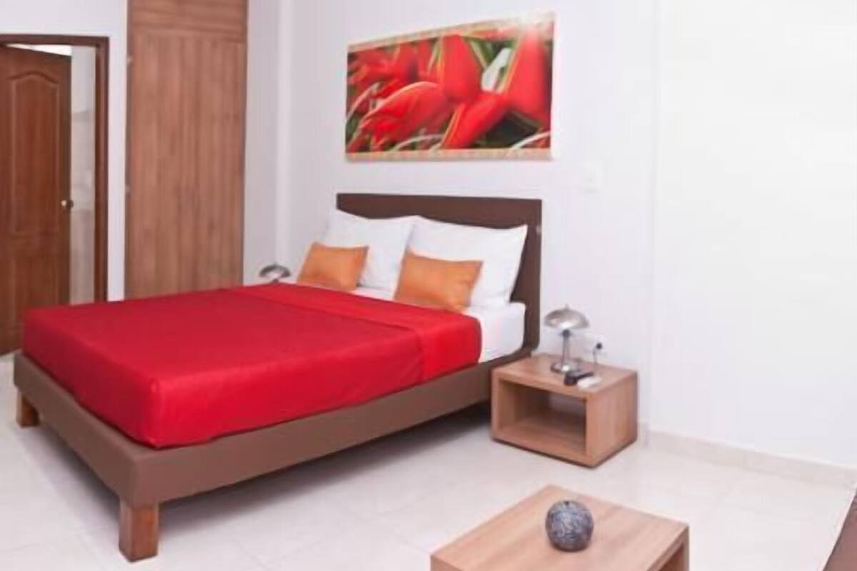 Premium bedding, in-room safe, iron/ironing board (on request)