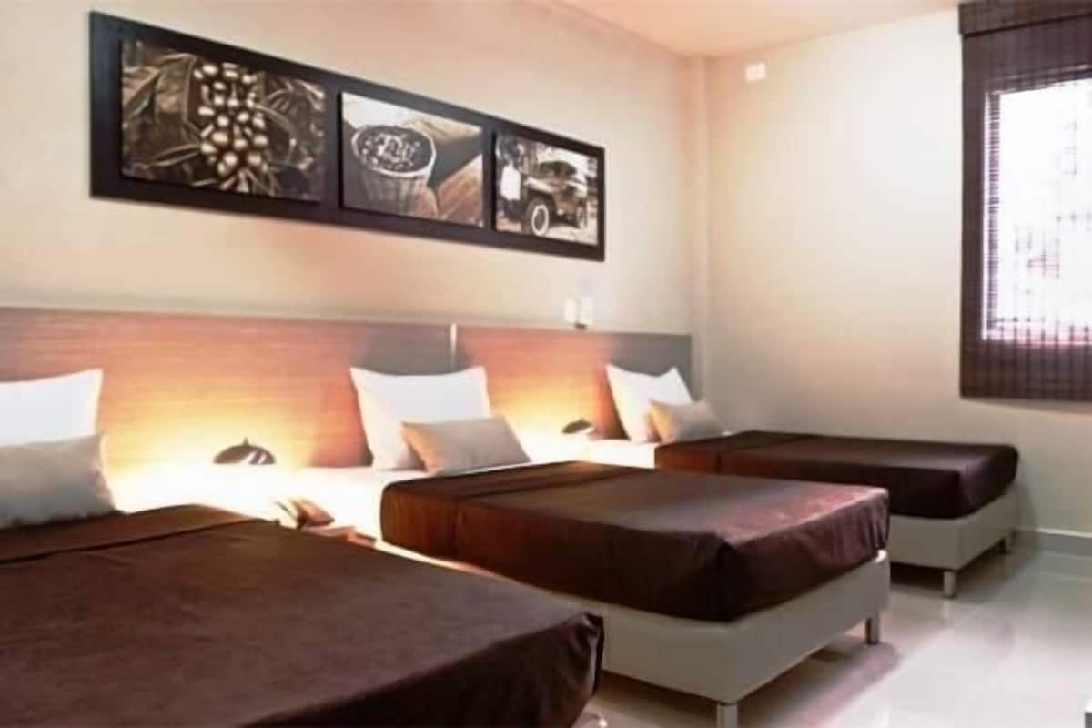 Ropa de cama de alta calidad, caja fuerte, tabla de planchar con plancha