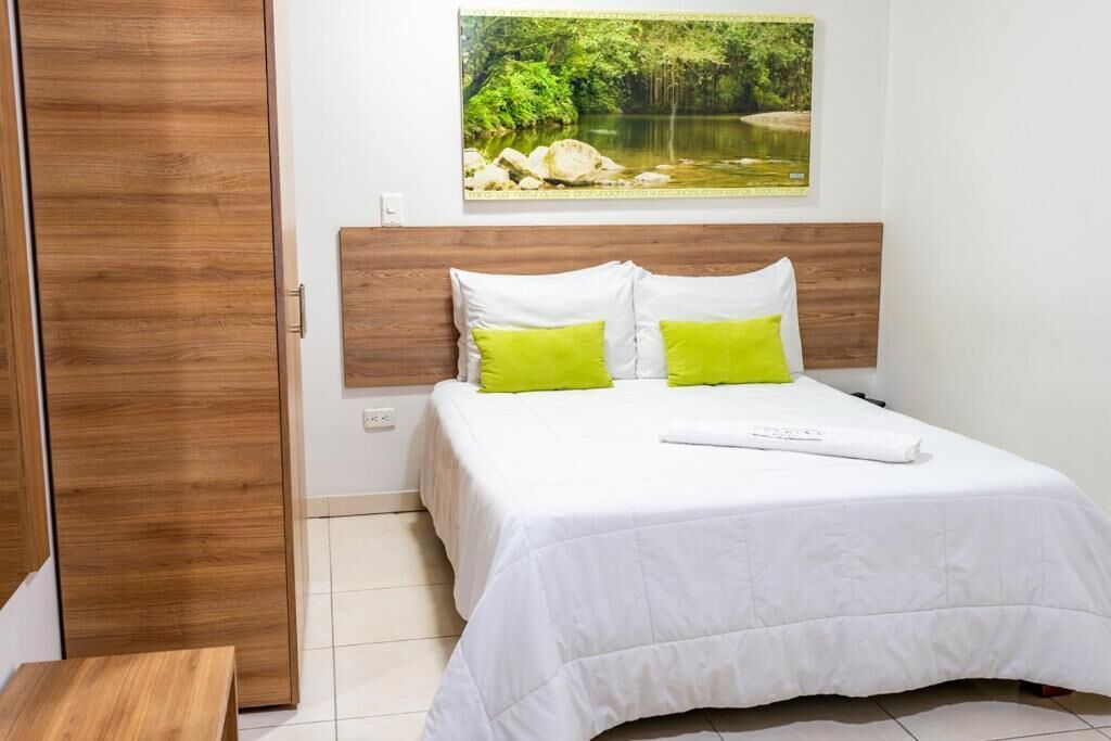 Premium bedding, in-room safe, iron/ironing board, free WiFi