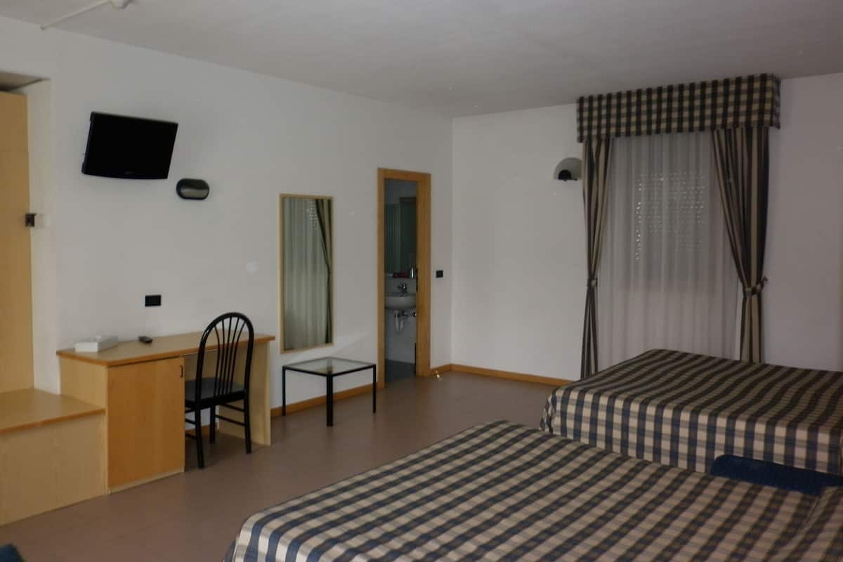 Minibar, in-room safe, soundproofing, free cots/infant beds