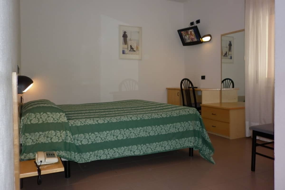 Minibar, in-room safe, soundproofing, free cots/infant beds