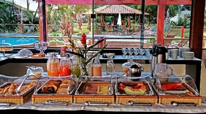 Free daily buffet breakfast - Pousada Surucuá (Bonito)