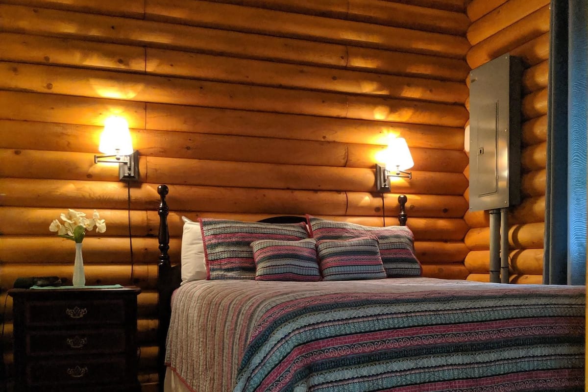 Deluxe-Chalet, Whirlpool (Chalets 9) | Bügeleisen/Bügelbrett, kostenloses WLAN, Bettwäsche