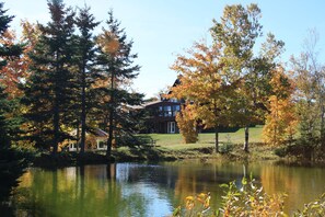 Property grounds - Smith Rock Chalets & Retreat (Scotsburn)