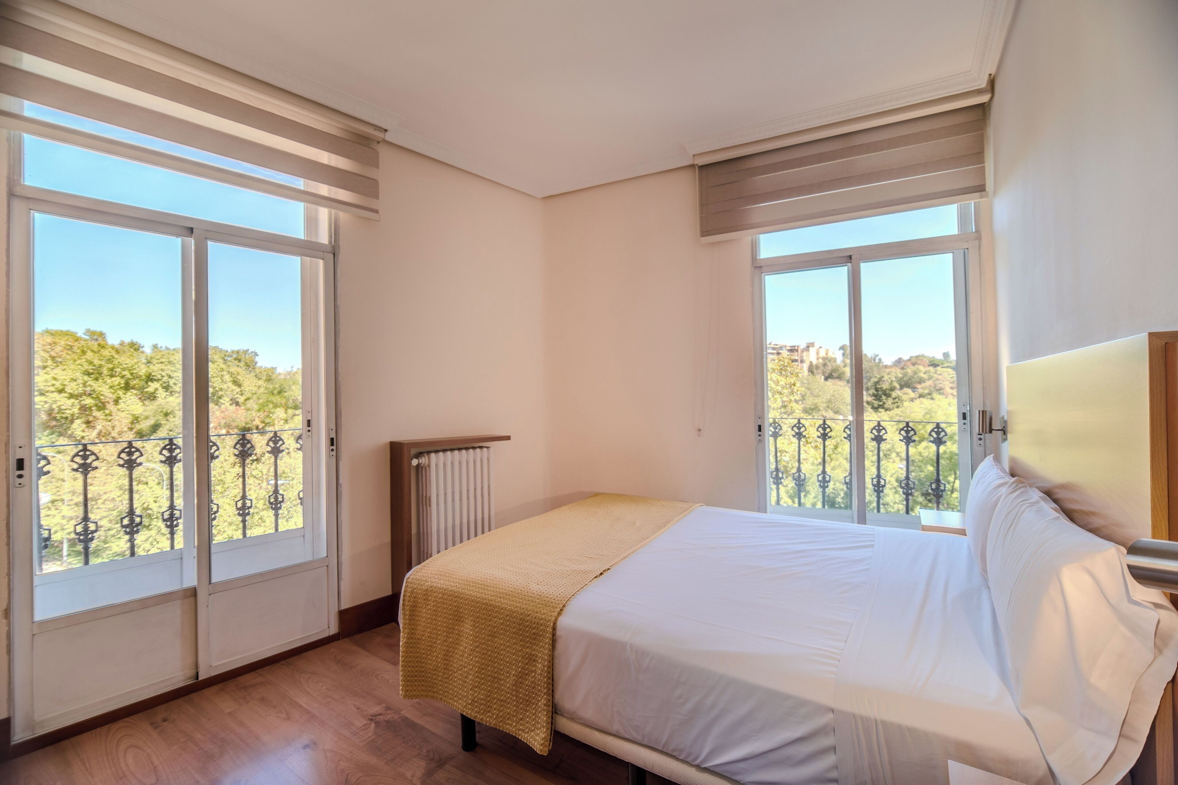 family room | in-room safe, desk, soundproofing, free wifi