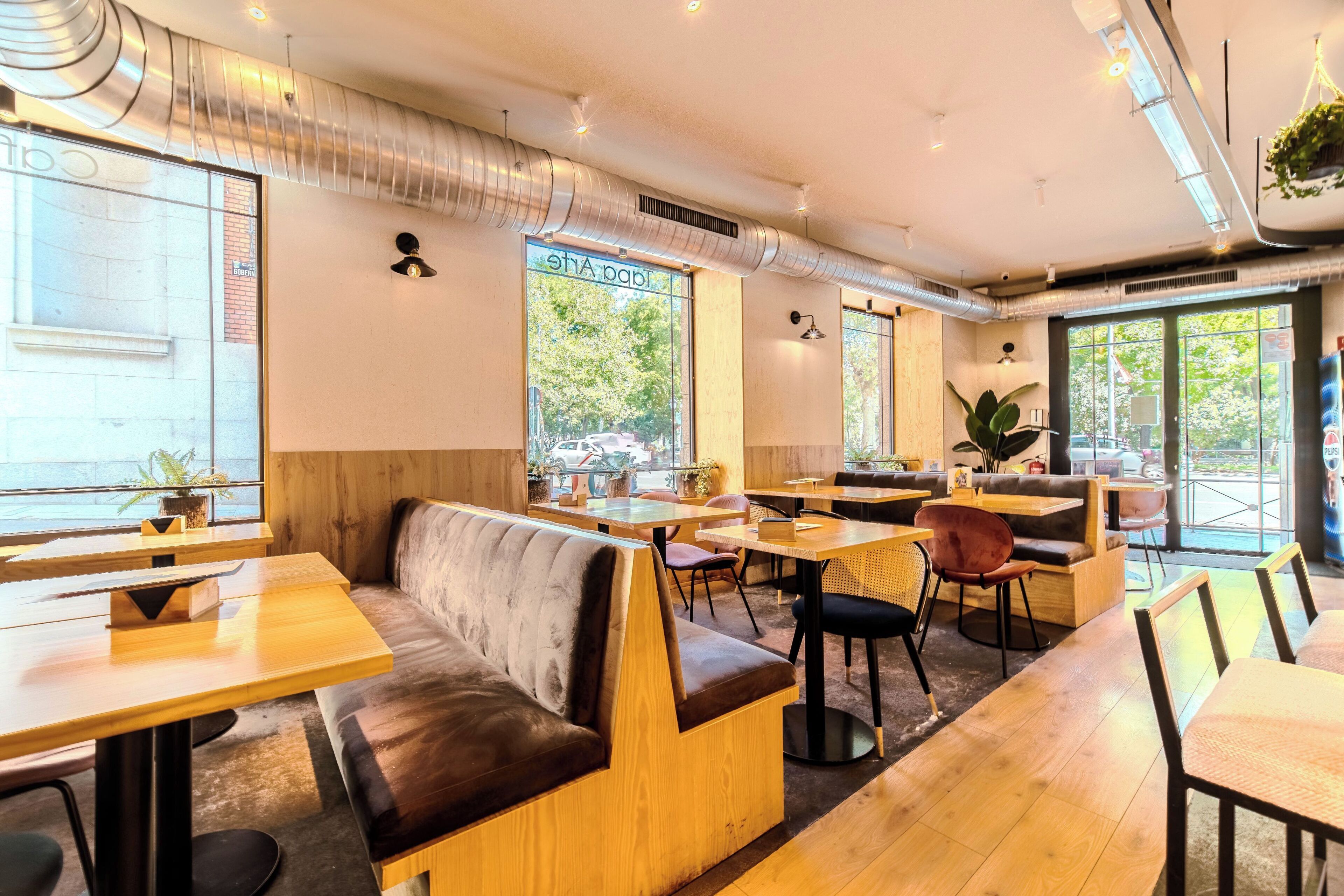 daily cooked-to-order breakfast for a fee