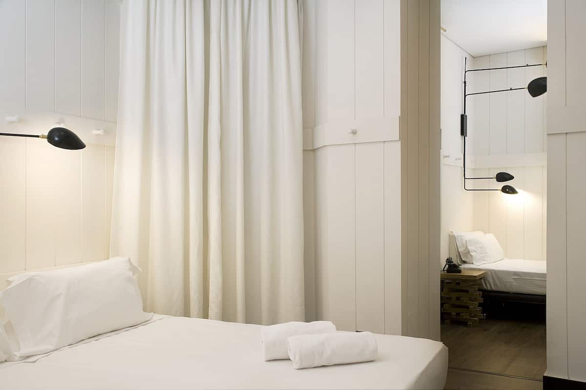 Quarto casal (With Extra Bed) | Roupas de cama premium, cofres nos quartos, cortinas blackout