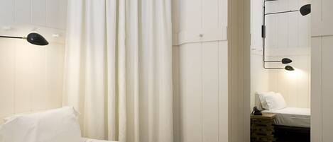 Quarto casal (With Extra Bed) | Roupas de cama premium, cofres nos quartos, cortinas blackout