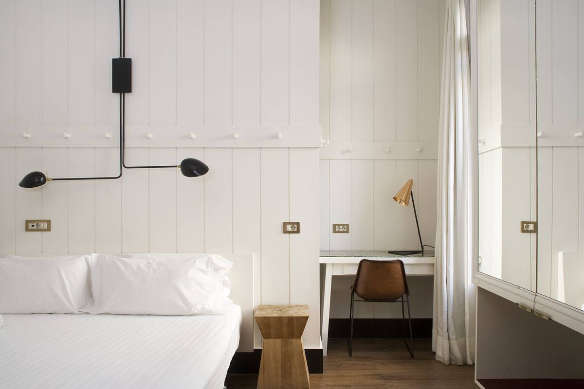 Quarto superior | Roupas de cama premium, cofres nos quartos, cortinas blackout