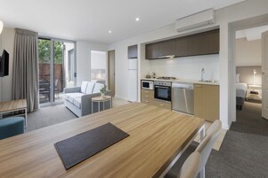 公寓, 2 间卧室 | 起居区 | 平板电视