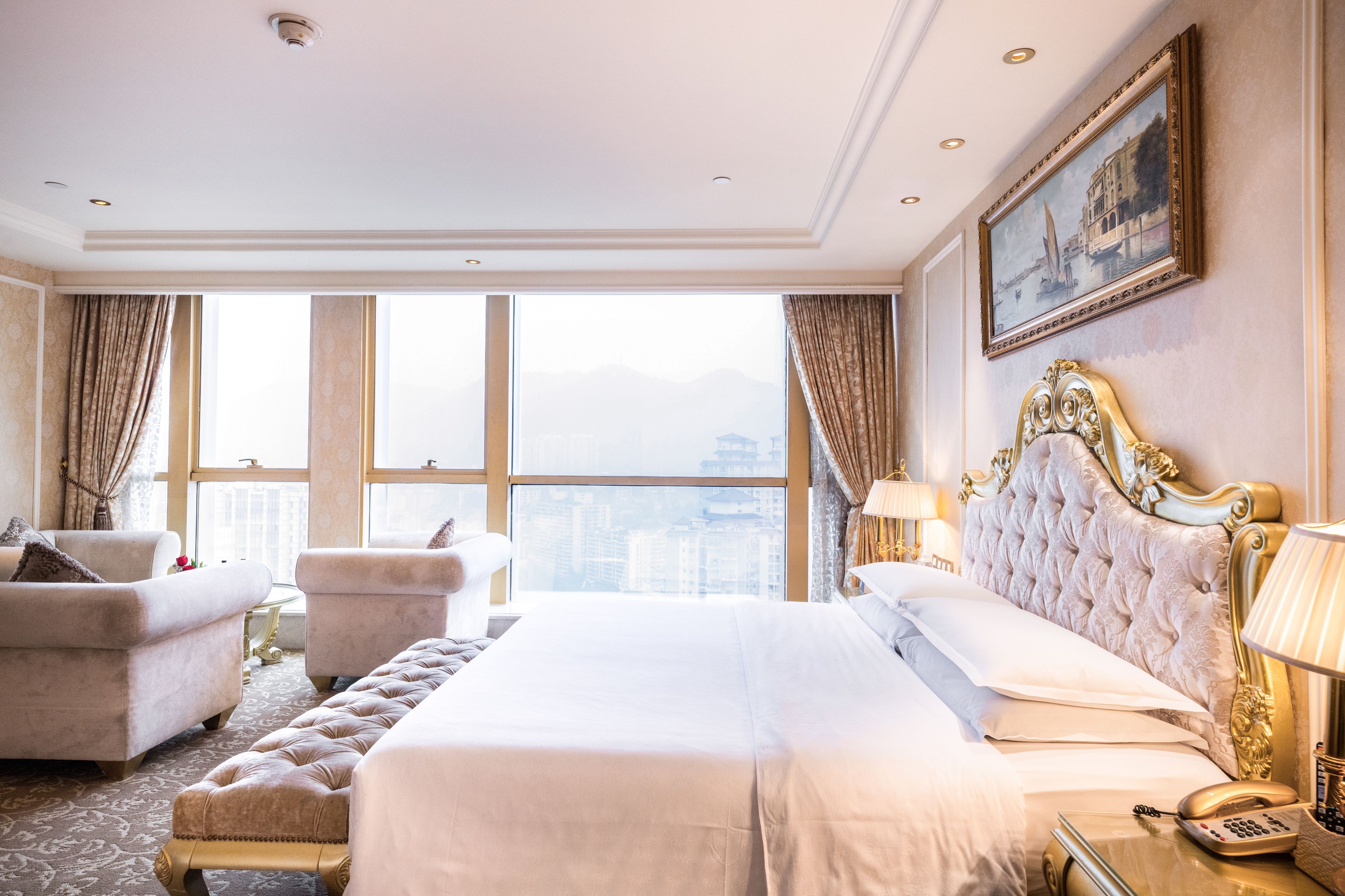 club room, 1 king bed, city view | 1 bedroom, egyptian cotton sheets, premium bedding, down duvets