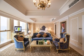 Club Studio, 1 King Bed, River View