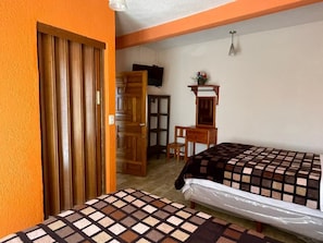 Cortinas blackout, tabla de planchar con plancha y wifi gratis 