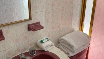 Dusche, Handtücher, Seife, Shampoo