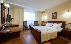 Superior Room | Minibar, in-room safe, desk, iron/ironing board - Hotel Salute (Kyiv)