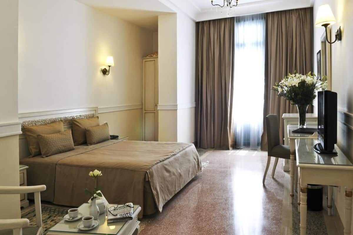 Premium bedding, minibar, in-room safe, desk