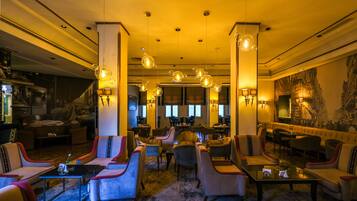 Piano-bar, restauration en plein air, ouvert tous les jours