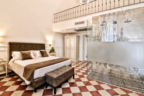 Minibar, in-room safe, desk, blackout curtains - Casa Isabella Exclusive Hotel (Mottola)