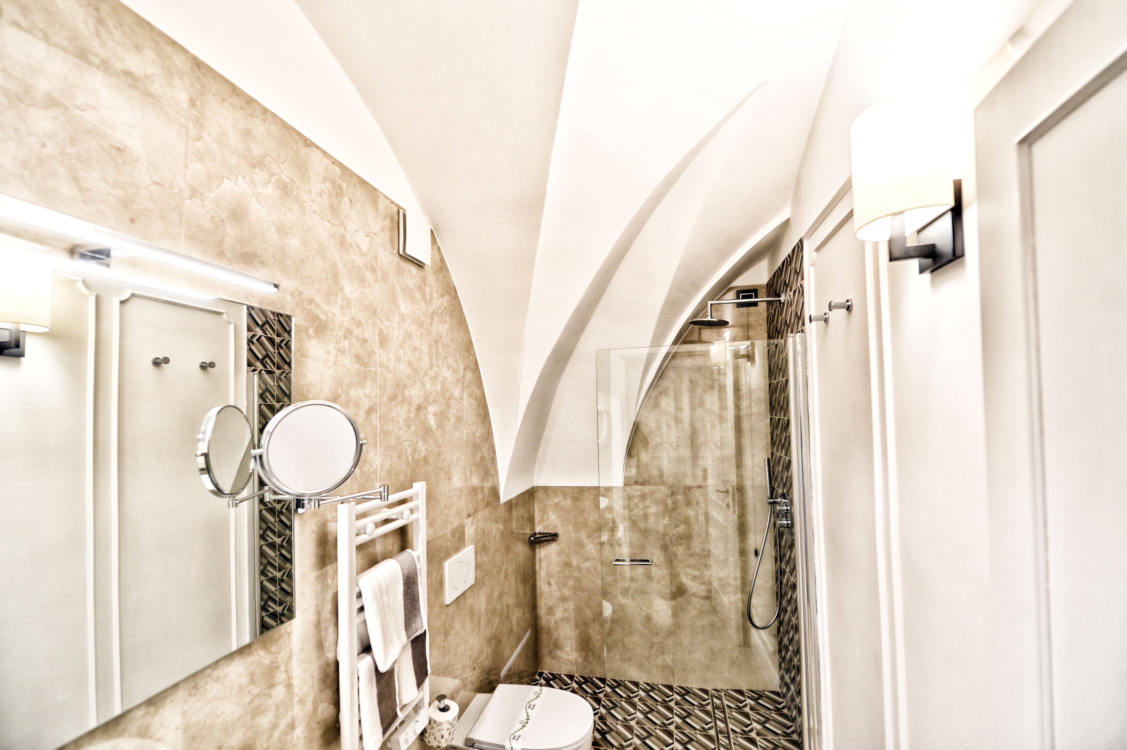 shower, rainfall showerhead, free toiletries, hair dryer