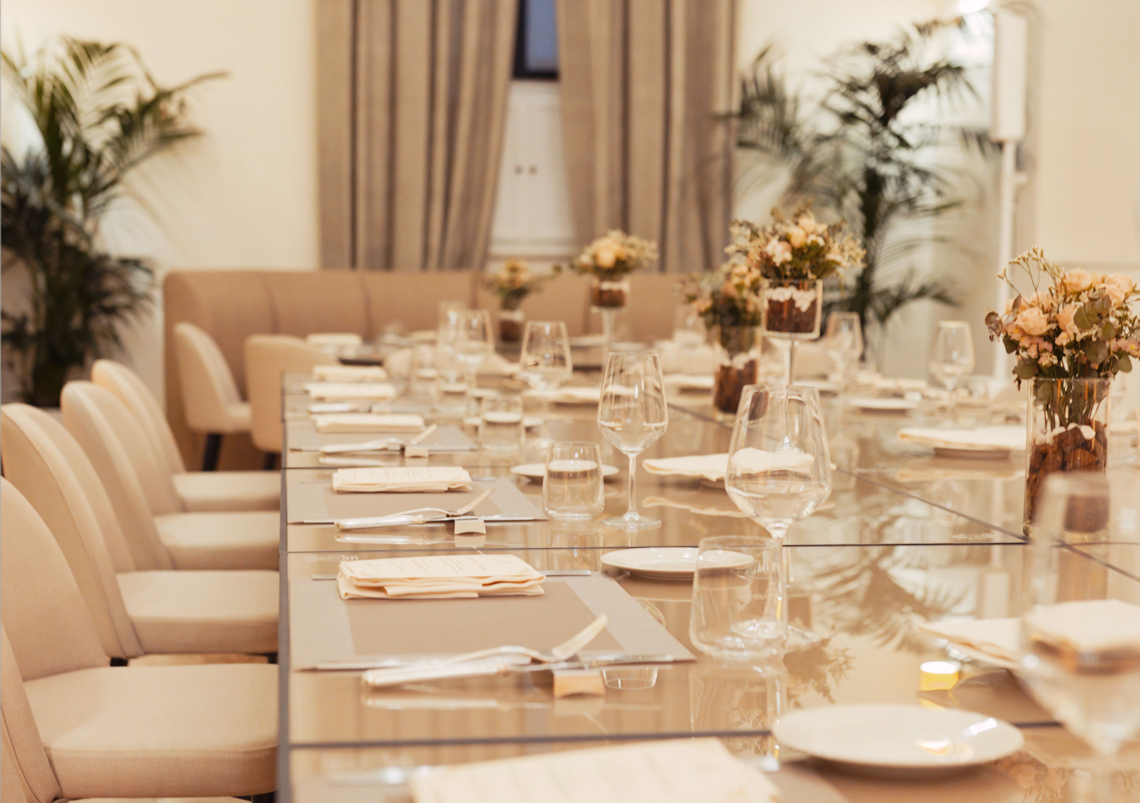 lunch and dinner served, italian cuisine