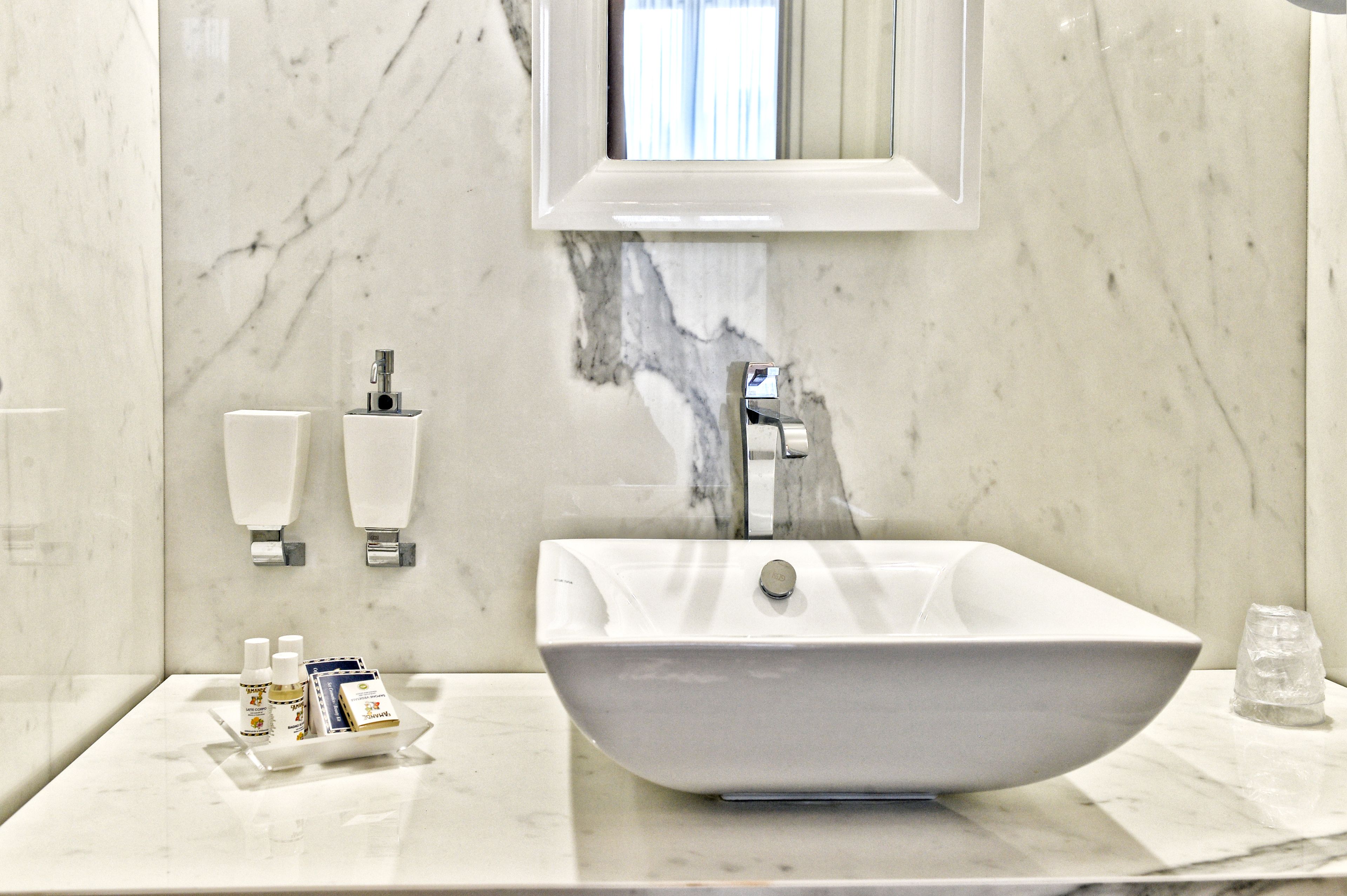 shower, rainfall showerhead, free toiletries, hair dryer