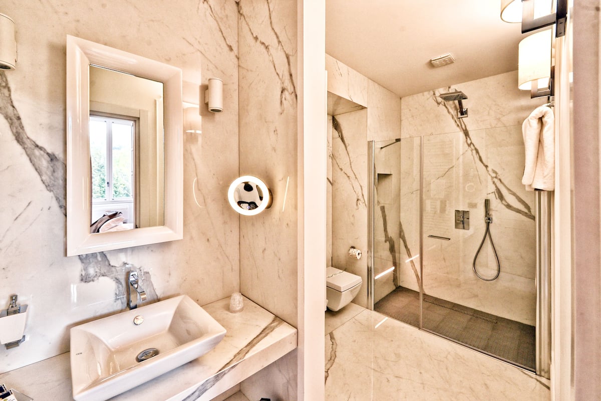 premium studio suite, 1 king bed | bathroom | shower, rainfall showerhead, free toiletries, hair dryer