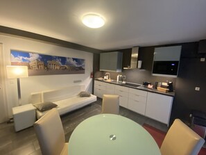 2 chambres, décoration personnalisée, ameublement personnalisé, bureau