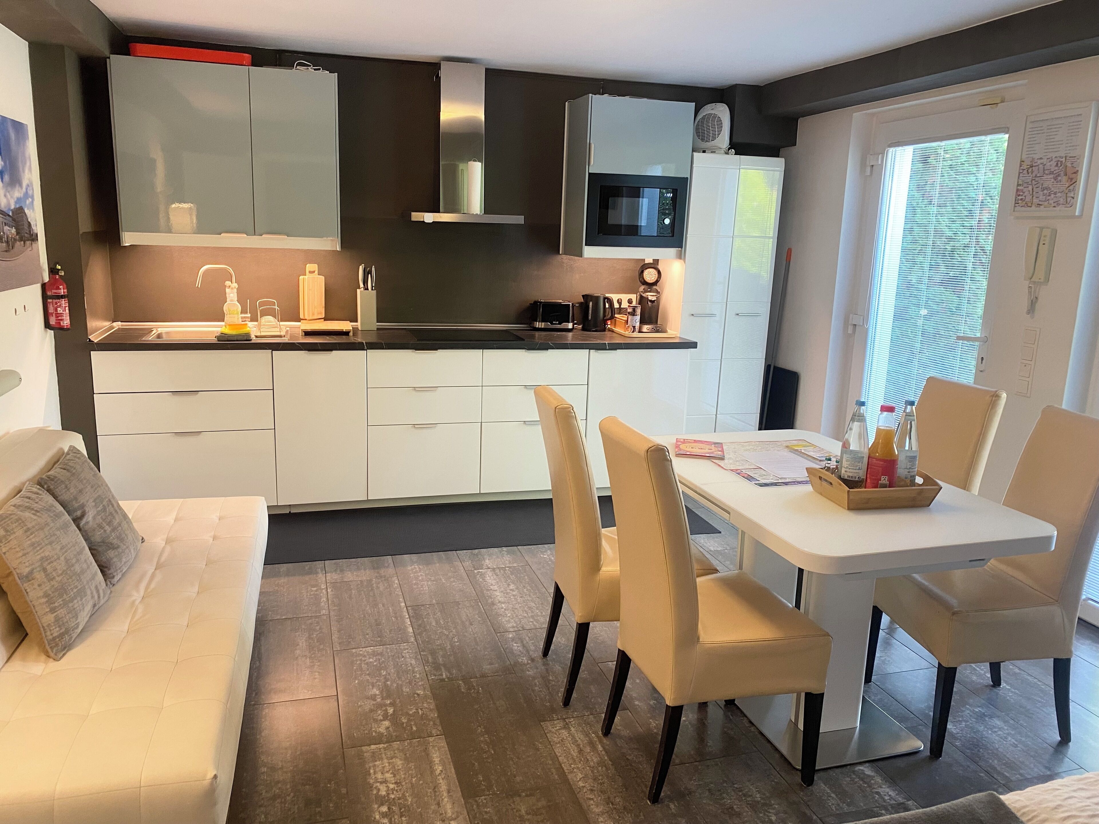 City Suite, 2 Bedrooms, Terrace, Garden View | In-room dining