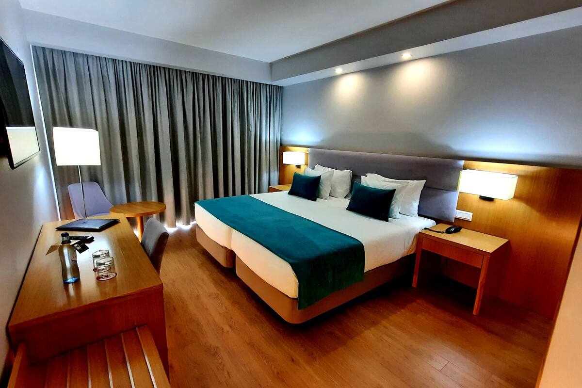 superior twin room | minibar, in-room safe, desk, soundproofing