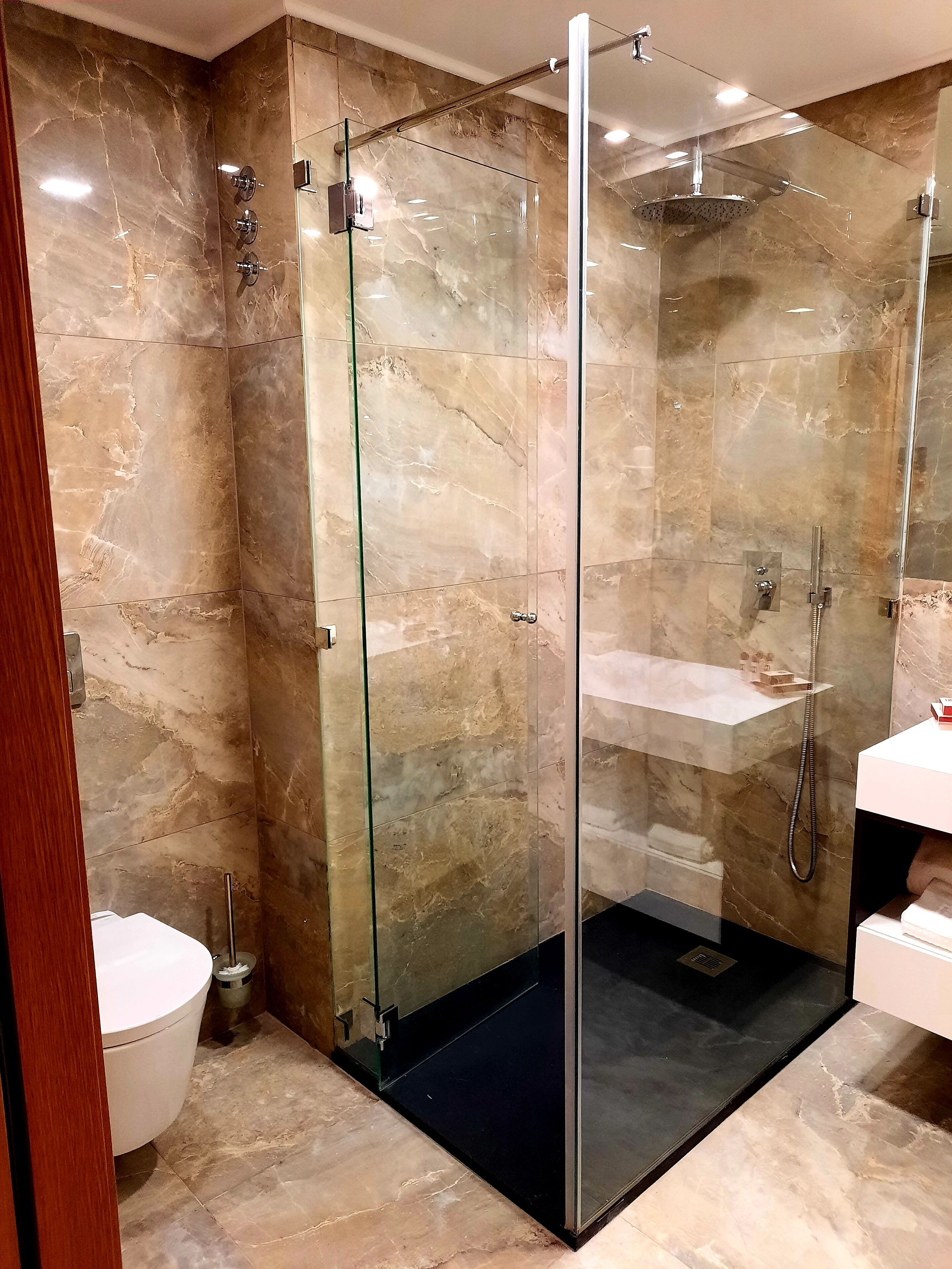 superior twin room | bathroom shower