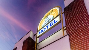 Front of property - Hotel de la Basse Sambre (Charleroi)