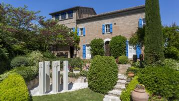 Entrada de la propiedad