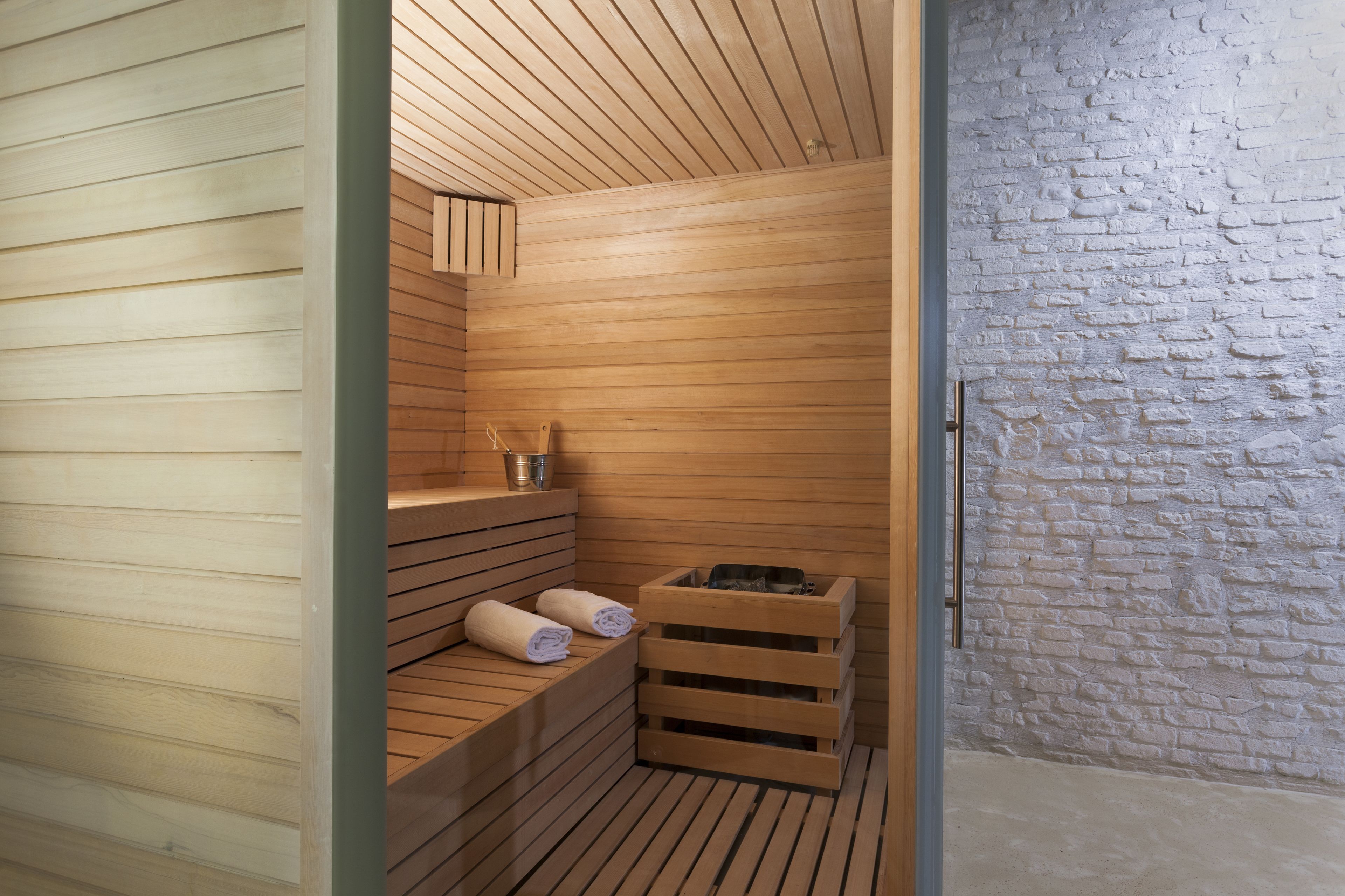 sauna, hot tub, steam room, turkish bath/hammam