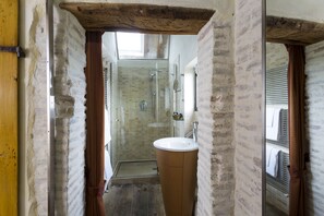 Suite | Bathroom | Free toiletries, hair dryer, bathrobes, bidet - Hotel Il Villino (Santarcangelo di Romagna)