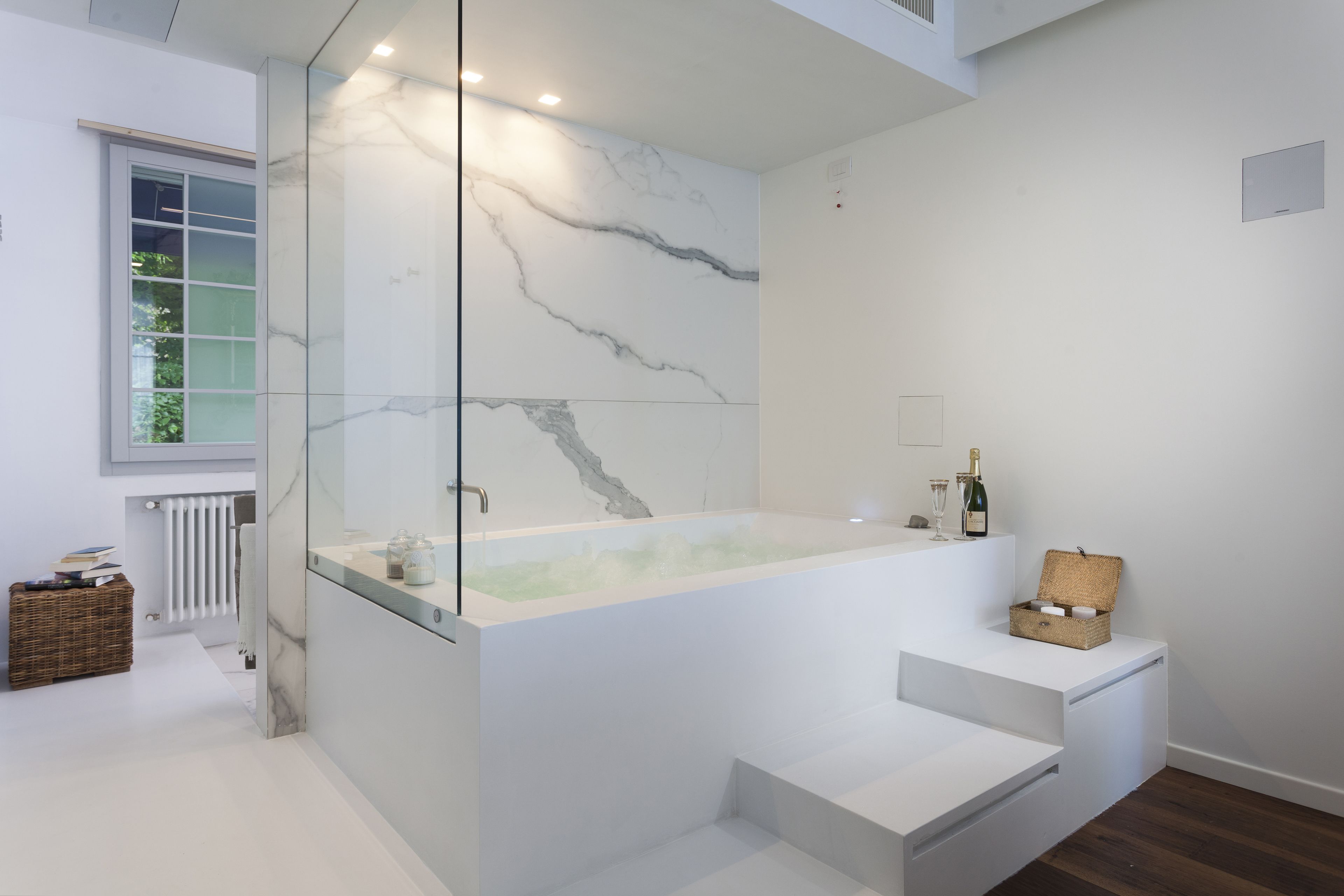 deluxe suite, 1 bedroom, hot tub, annex building | jetted bathtub