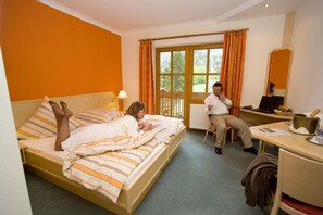 Zimmersafe, Schreibtisch, kostenloses WLAN, Bettwäsche