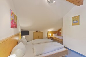 Apartment, 2 Bedrooms | In-room safe, desk, free WiFi, bed sheets - Alphotel Ettal (Ettal)