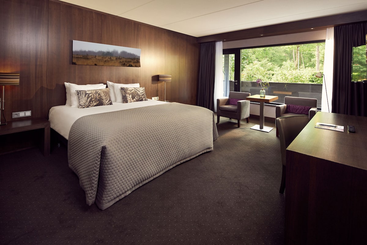 Couette en duvet d'oie, coffres-forts dans les chambres, bureau