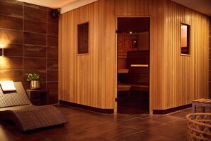 Een sauna, een stoombad, 1 behandelingsruimte, massagebehandelingen