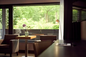 Flat-screen TV - Van der Valk Hotel Arnhem (Arnhem)
