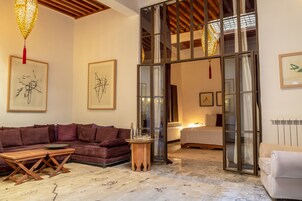 Suite Deluxe | Ropa de cama de alta calidad y colchones con acolchado adicional