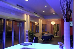 Lobby lounge