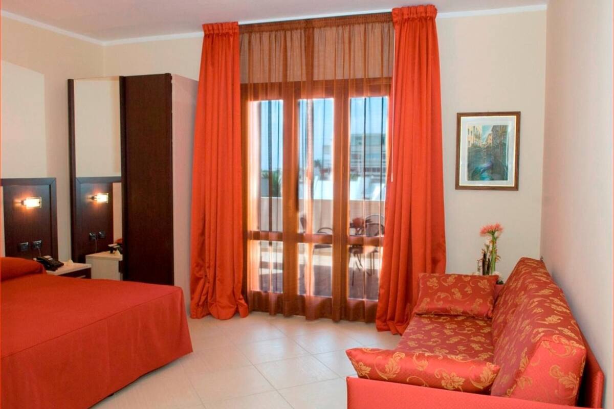 1 bedroom, minibar, in-room safe, desk