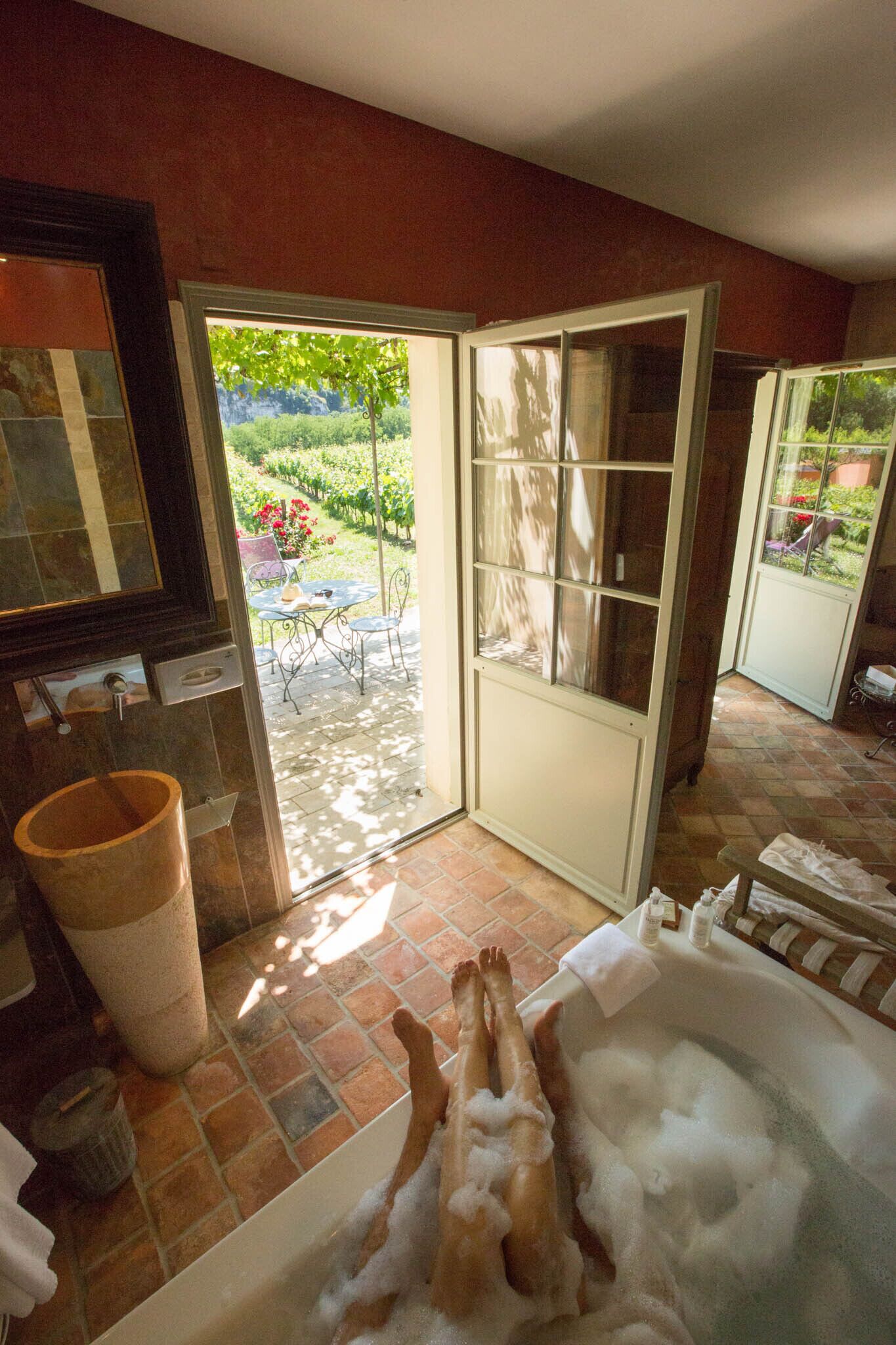 Romantic Suite (Cardaillac) | Bathroom | Hair dryer, towels