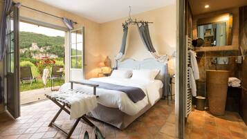 Double Room (Saint Cirquoise) | In-room safe, free cribs/infant beds, free WiFi, bed sheets