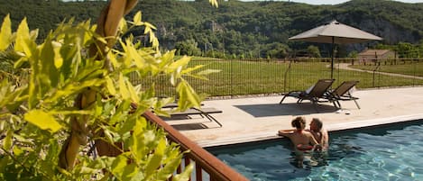 Piscina coperta, 2 piscine all'aperto, ombrelloni da piscina, lettini