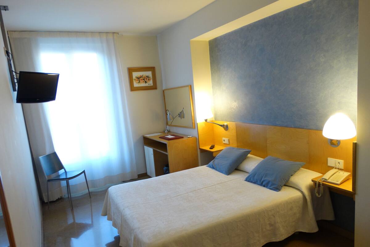 Double Room | Minibar, in-room safe, desk, soundproofing