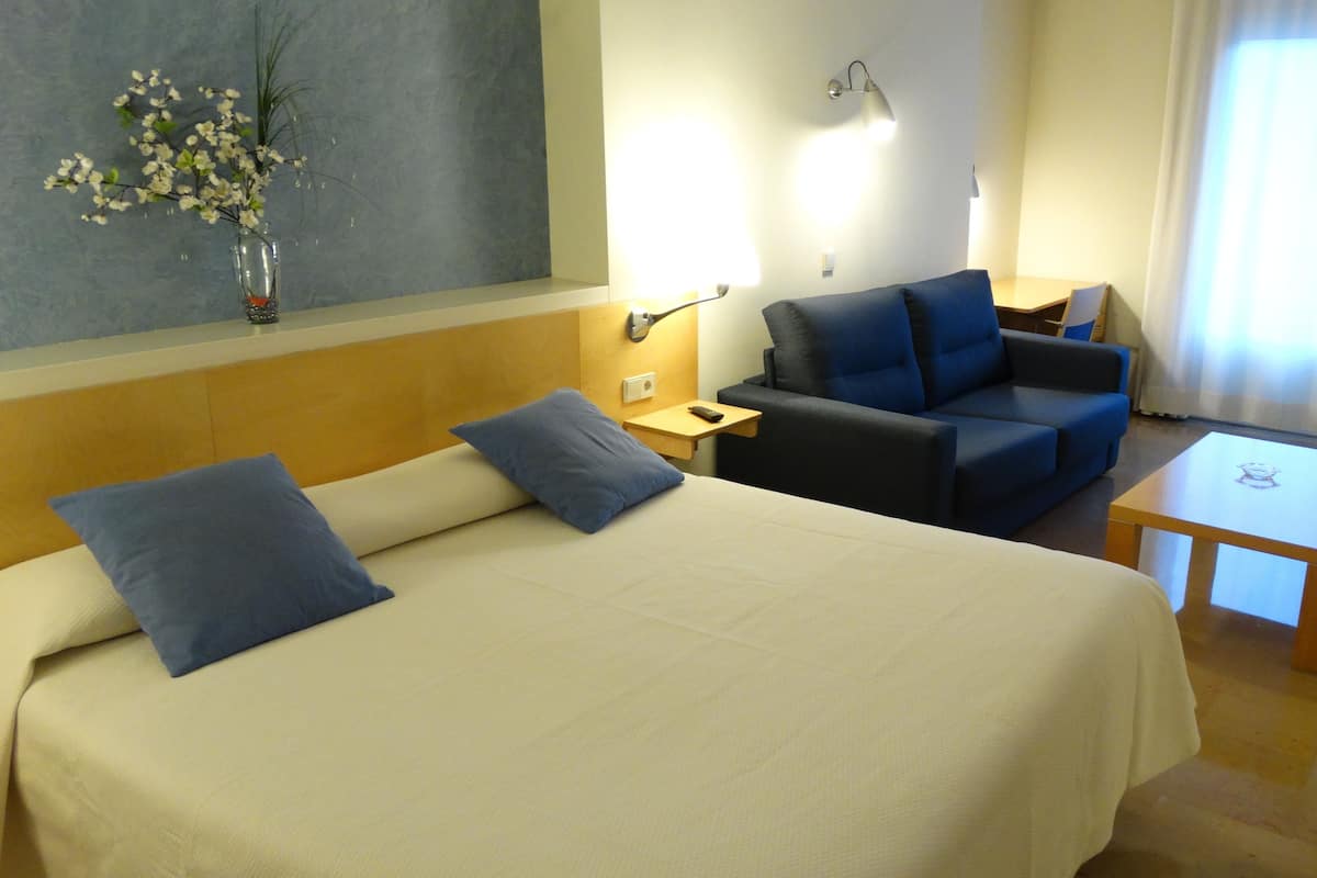 Superior Double or Twin Room | Minibar, in-room safe, desk, soundproofing