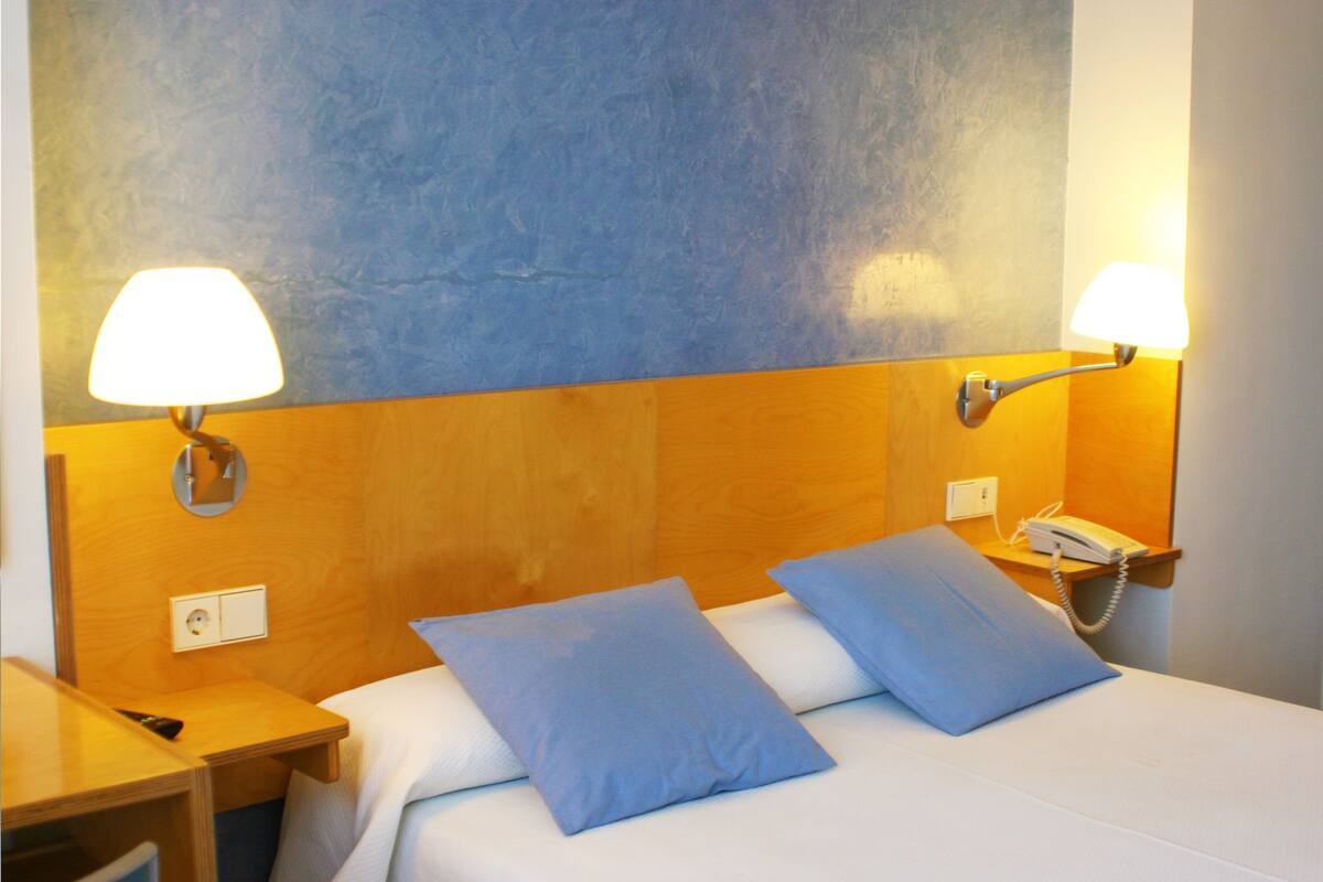 minibar, in-room safe, desk, soundproofing