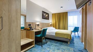 Business tweepersoonskamer, 1 queensize bed | 1 slaapkamer, een bureau, gratis babybedden, gratis wifi